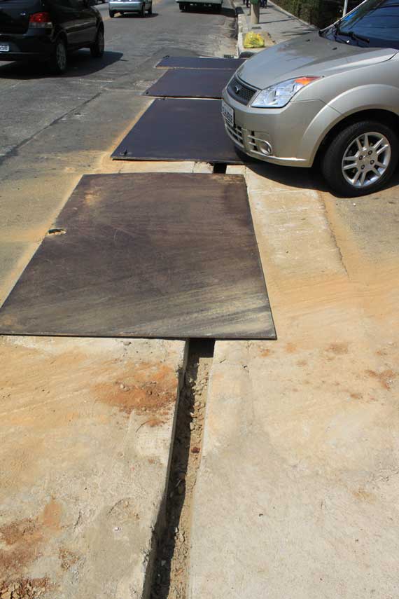 Tatuapé: motorista enfrenta diariamente buracos, ondulações e obras