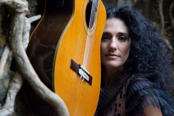 `Amor e Outras Manias Crônicas`: 11º álbum de Badi Assad