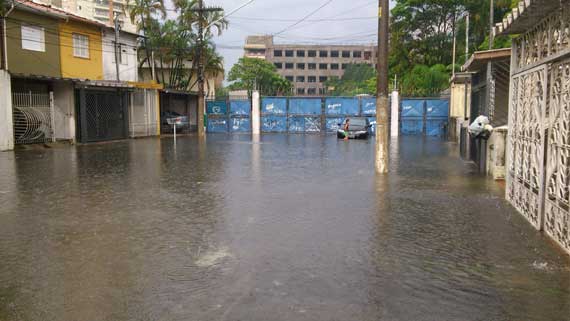 R. Maria Eugenia é alagada