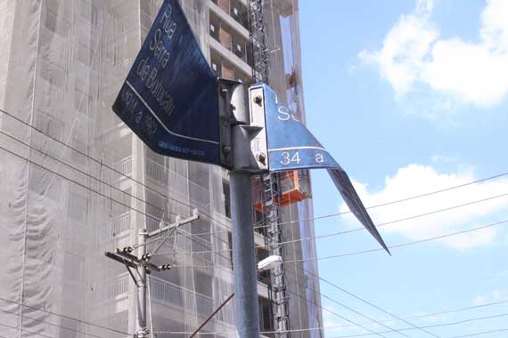 Placas: problemas ainda persistem