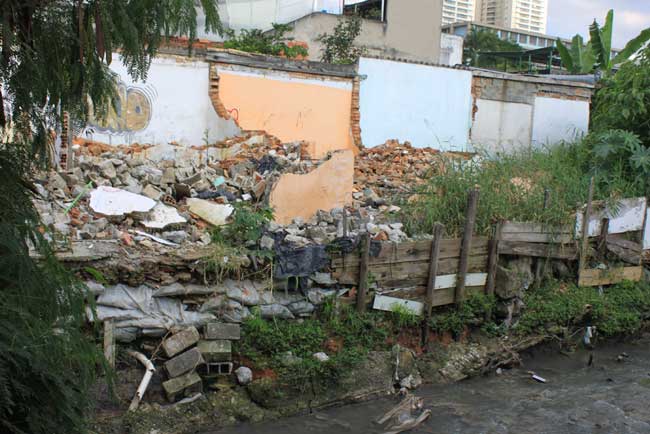 Córrego Rapadura – casas são demolidas a pedido do MP