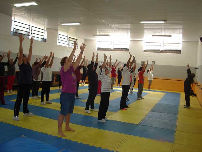 Tatuapé – Alunos de tai chi chuan temem fim das aulas no Clube Escola