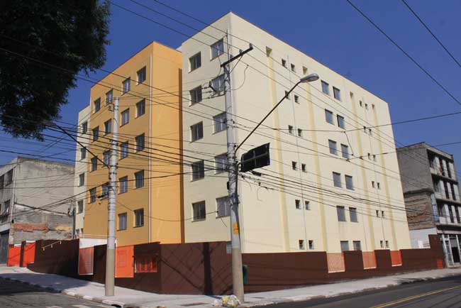 Celso Garcia – Estado entrega conjunto habitacional