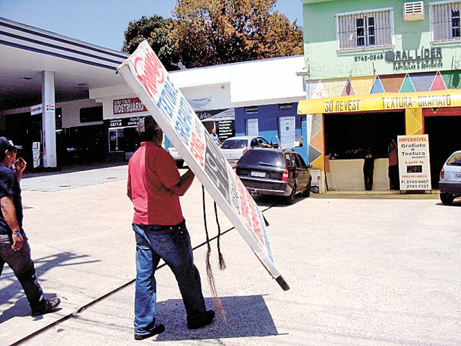 LEI CIDADE LIMPA – Subprefeitura de Itaquera elimina propagandas irregulares no bairro