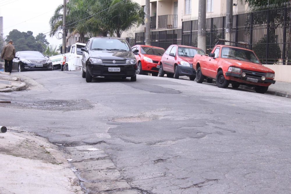 Asfalto na Rua Curuena
