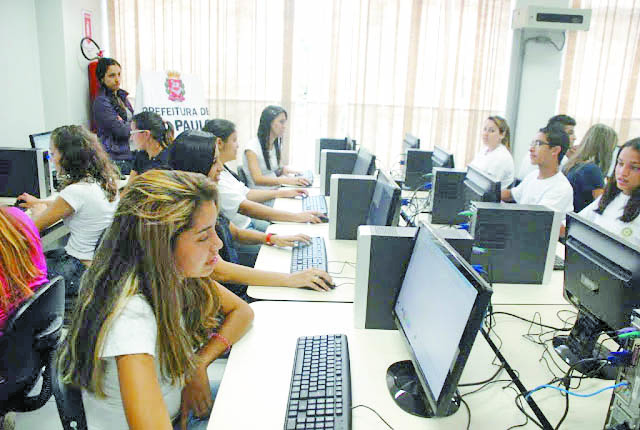 Prefeitura promove cursos de informática na ZL