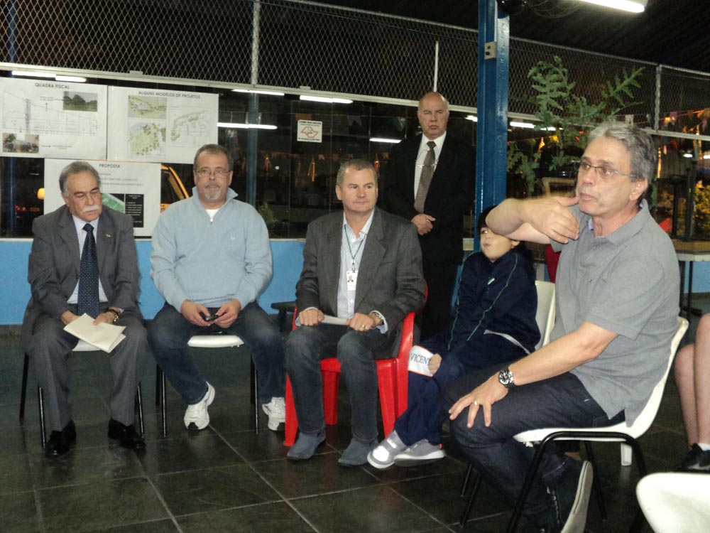 PRAÇA LIONS CLUBE – Moradores e secretário fazem 1ª reunião para debater parque