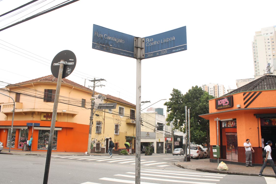 DEPOIS DA BALADA – Descarte irregular de detritos gera incomodo