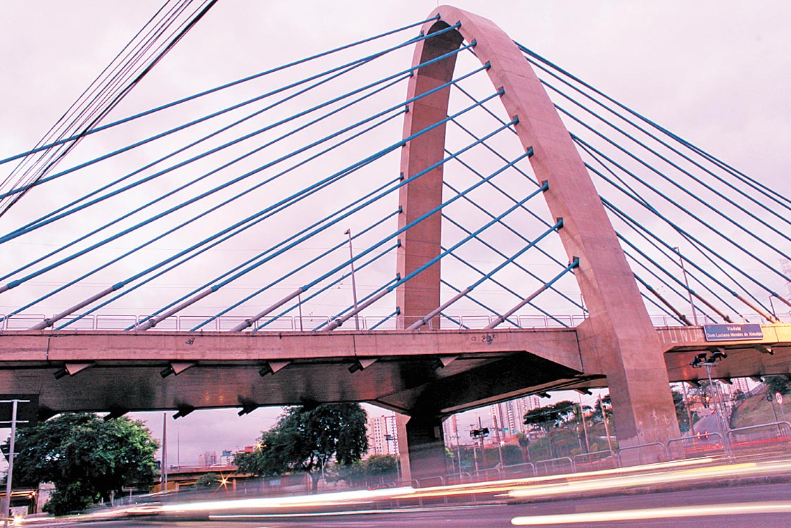 Ponte Estaiada: iluminação cênica continua apagada