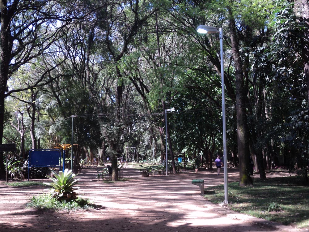 Piqueri: luzes acesas durante o dia