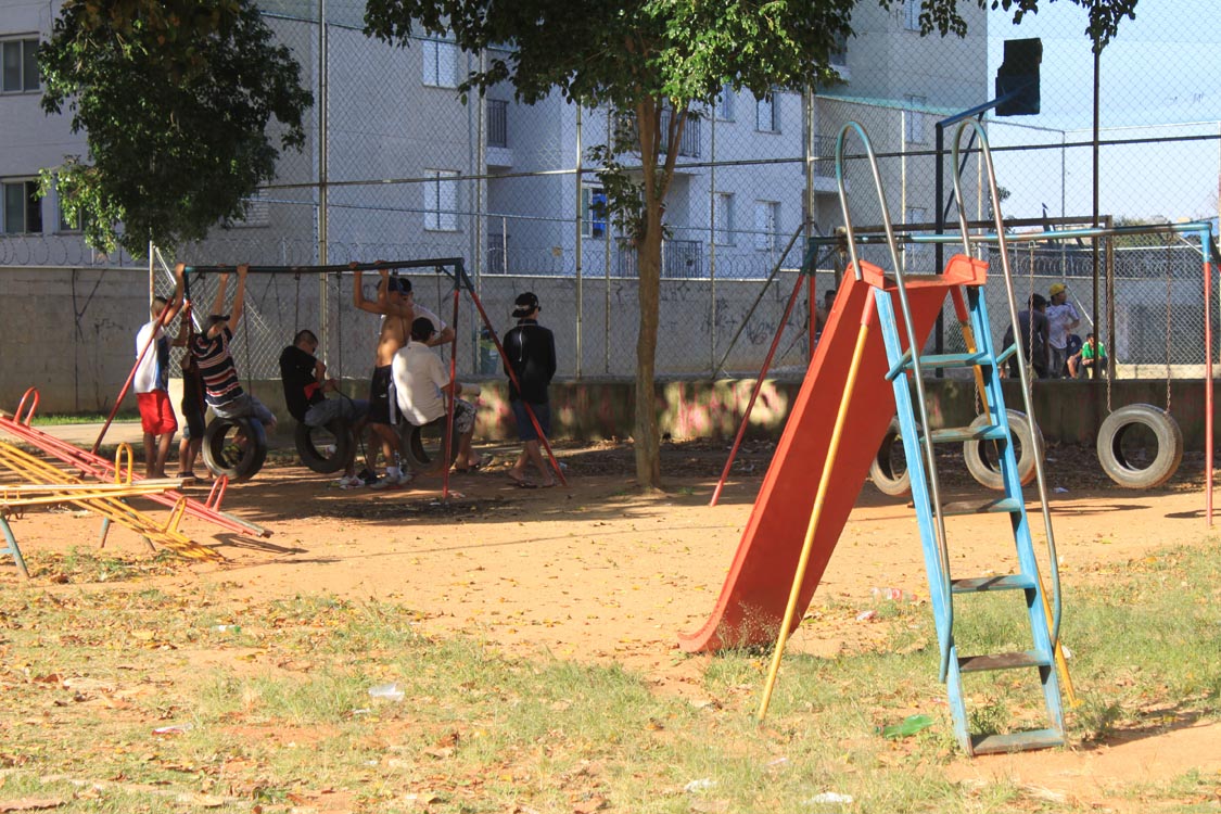Carrão: iluminação não chega à praça