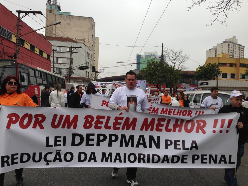 Passeata é realizada no dia que Deppman completaria 20 anos