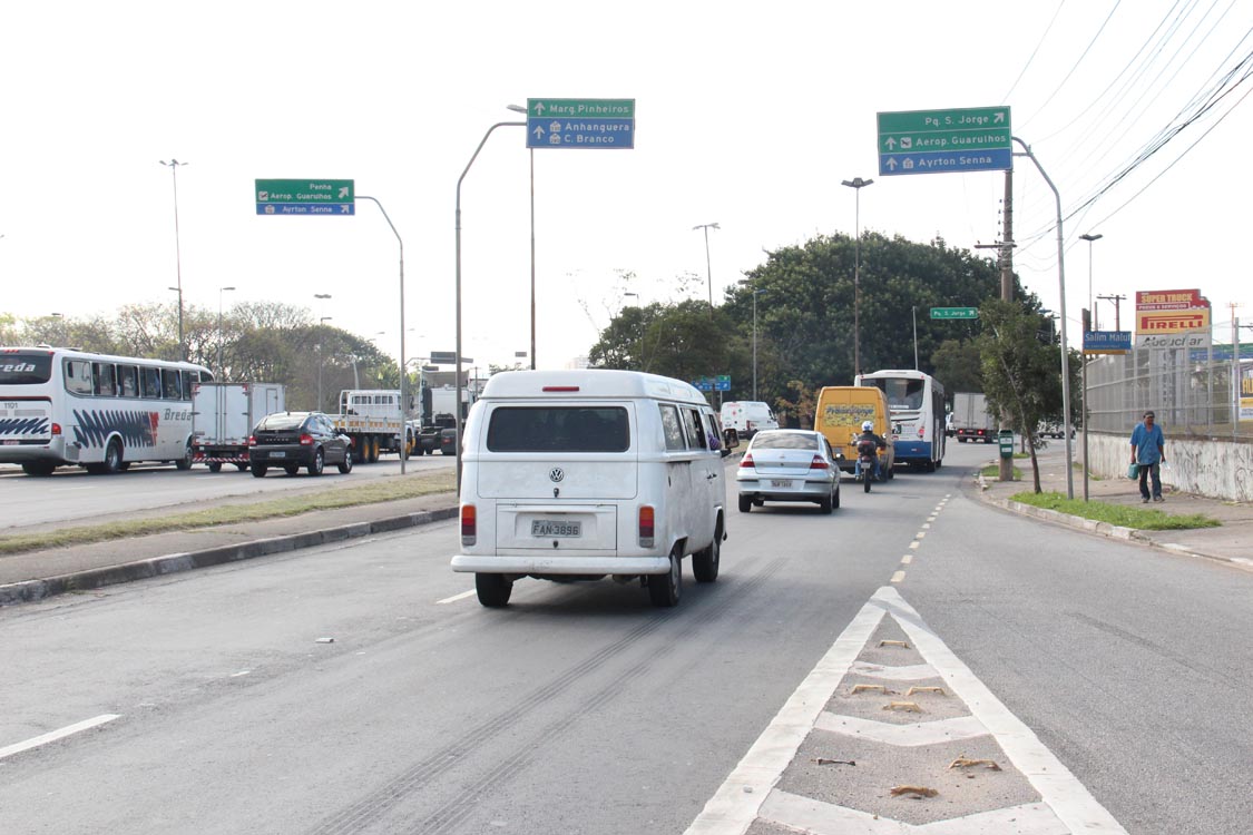 Trânsito na Salim é confuso