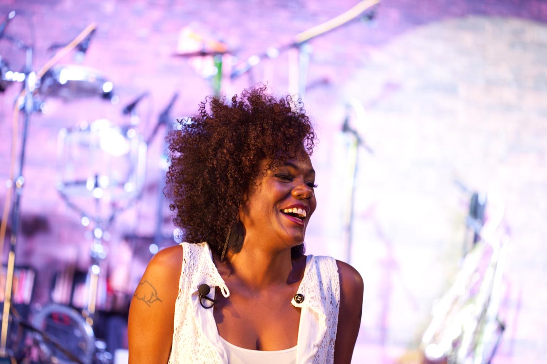 Roberta Gomes lança 1º CD