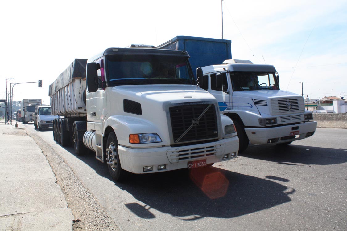 Trânsito na Av. Jacu-Pêssego está infernal
