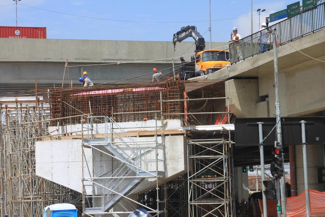 Viaduto é liberado em Itaquera