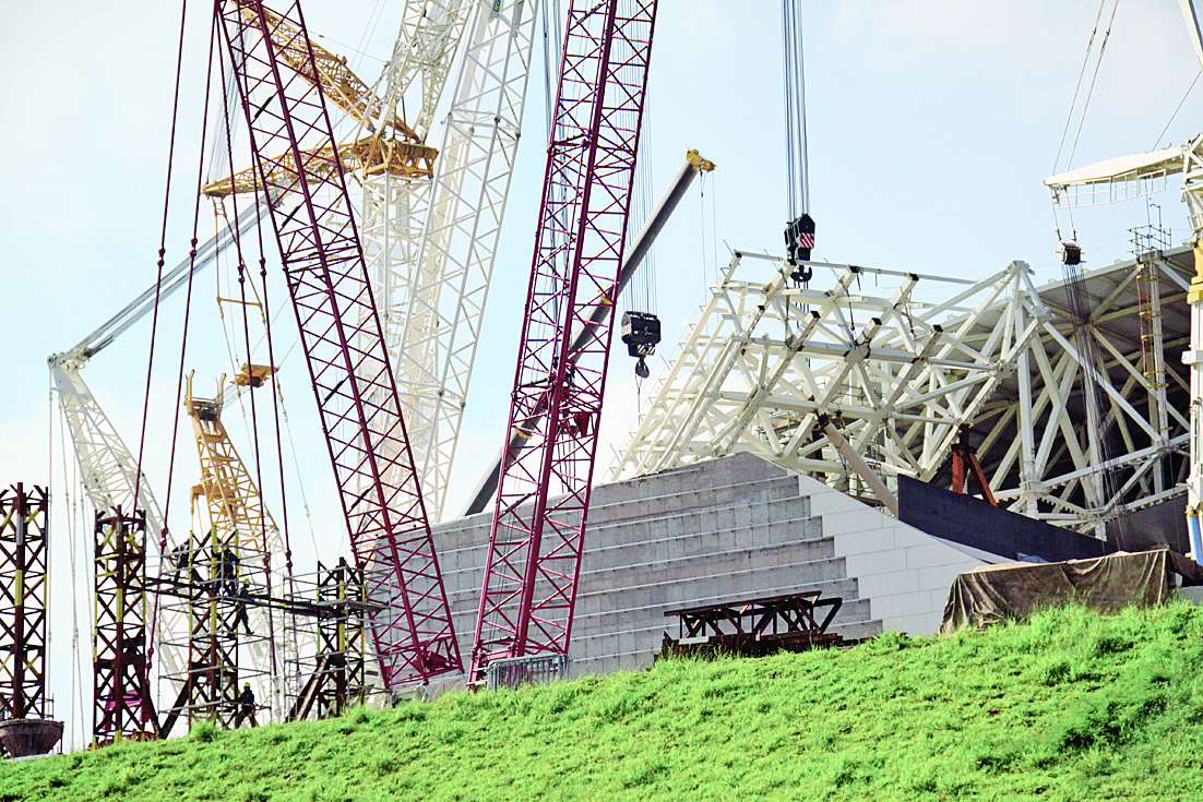 Módulo metálico é retirado na Arena Corinthians