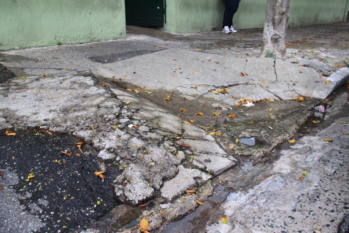 AMBULATÓRIO NA MOOCA – Idosos, deficientes e grávidas sofrem com péssimo calçamento