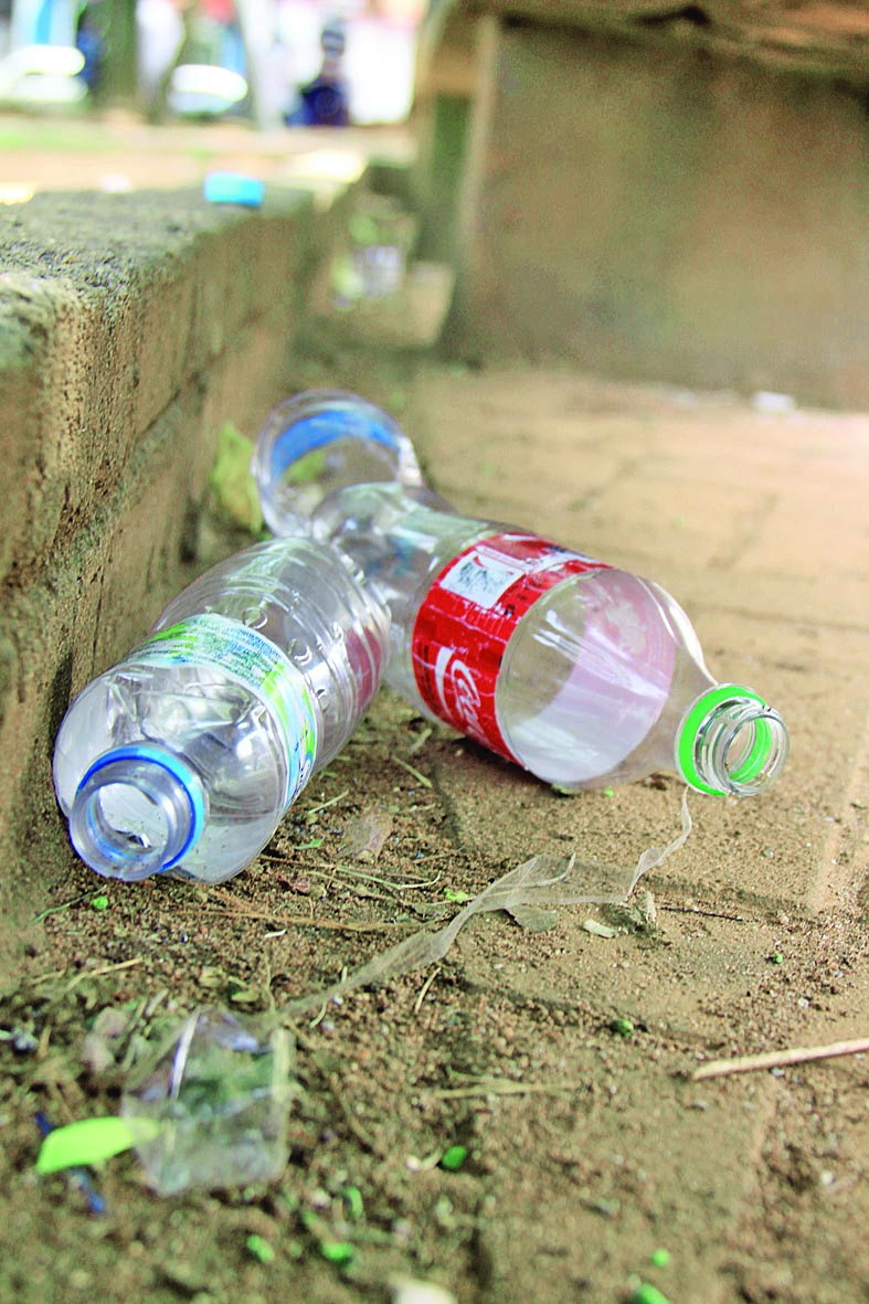 PRAÇA DA TOCO: Primeiro o funk, depois o lixo