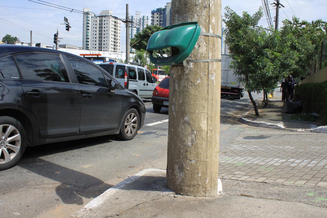 Lixeiras – Vandalismo preocupa