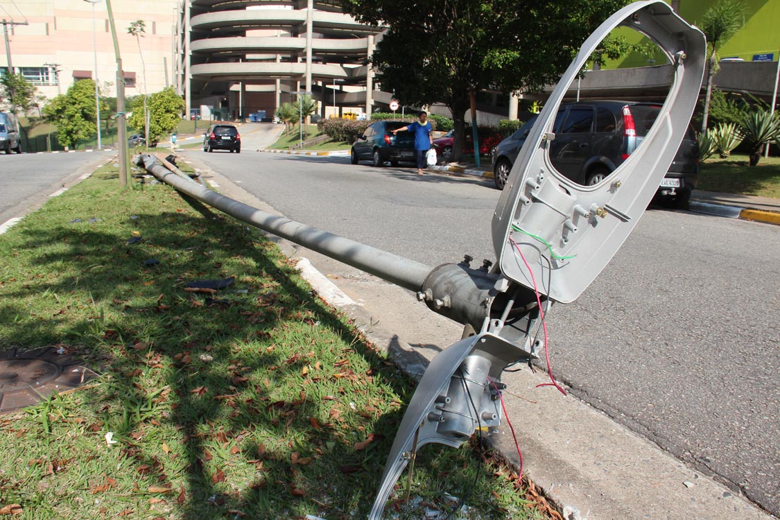 TRÂNSITO: Morador pede obstáculo