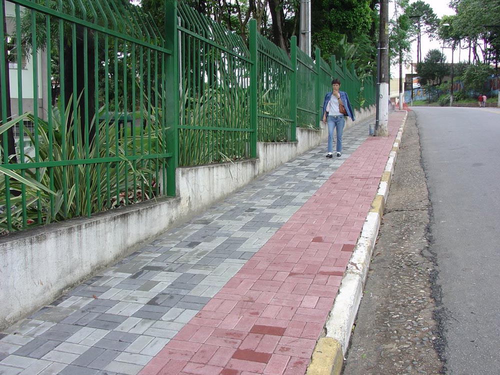 Calçada do Tatuapé: Subprefeitura concreta e não opta pelo piso intertravado