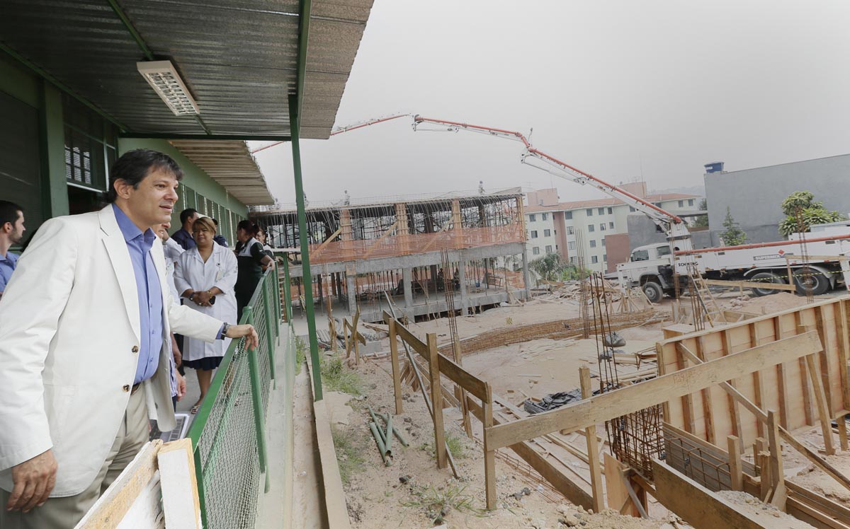 HOSPITAL E ESCOLAS – Prefeito visita obras na Zona Leste