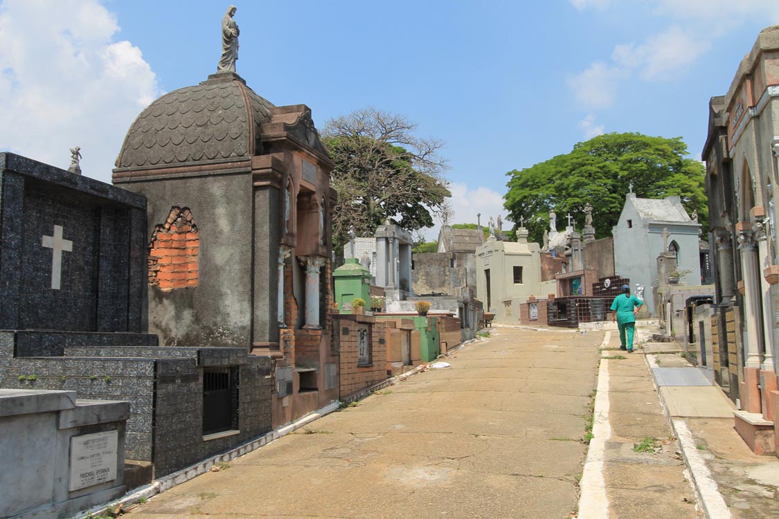 Cemitério da Quarta Parada: Leitora reitera abandono