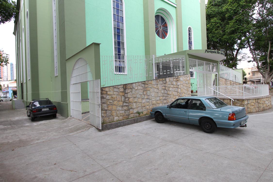 TATUAPÉ – Carros em praça: indignação