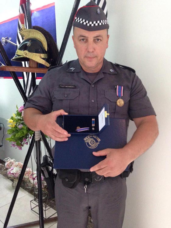 Policial da Penha é homenageado com a mais alta condecoração concedida pela corporação