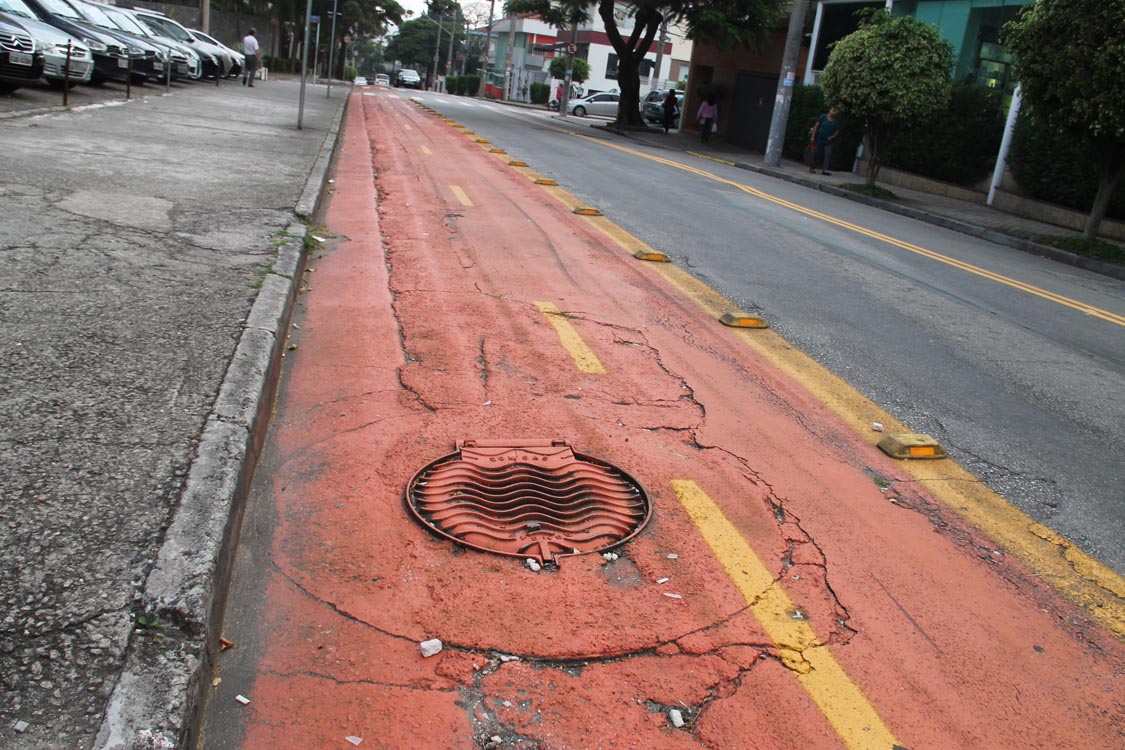 Ciclofaixas – Falta manutenção no Anália Franco