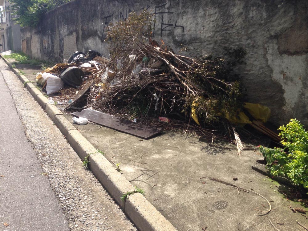 LIXO NO BOM PARTO – Horário não é respeitado