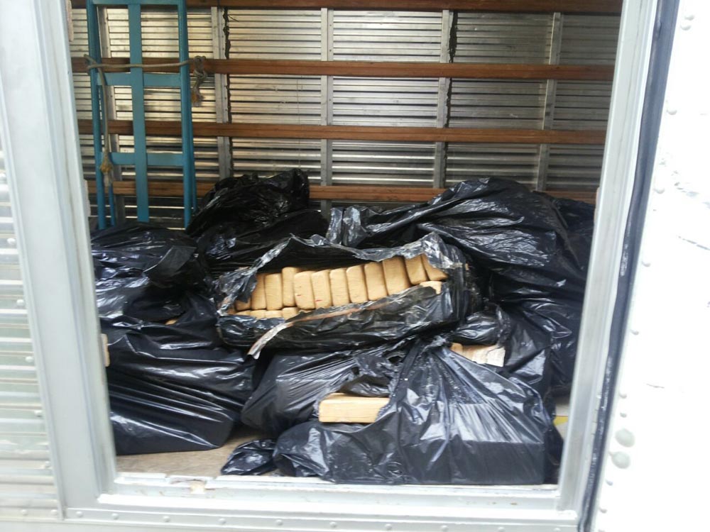 DROGAS – PM apreende caminhão