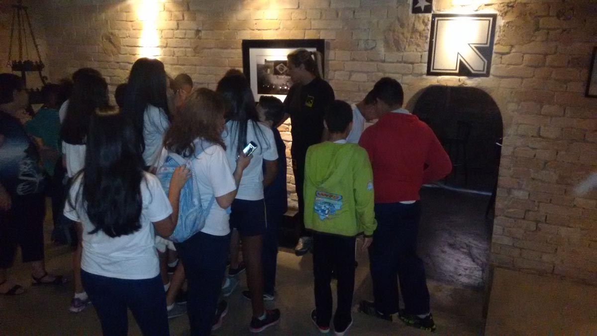 Quartel da Rota recebe alunos da Zona Leste