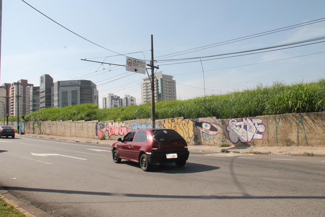 AV. REGENTE FEIJÓ – Uso de área é irregular