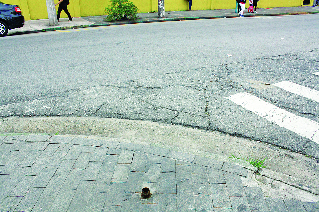 E o poste com as placas?