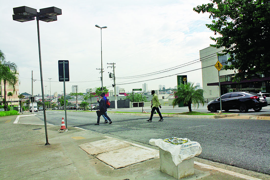 Semáforo ainda não foi instalado