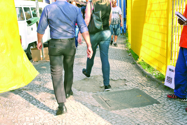 Buracos: nem a calçada escapa