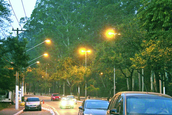 Av. Afonso de Sampaio e Souza: iluminação ganha reforço