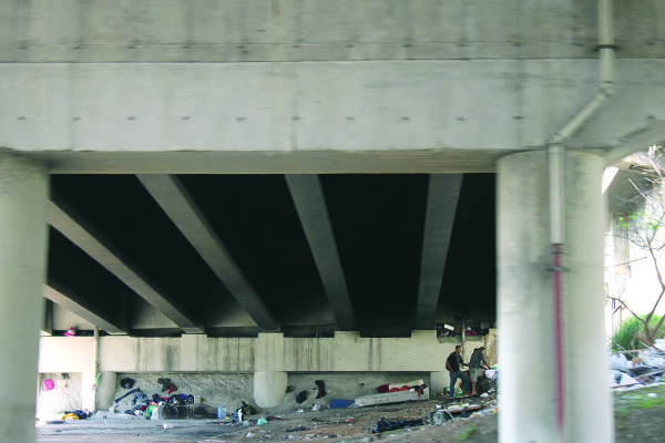 Baixos de viaduto – Perigo continua