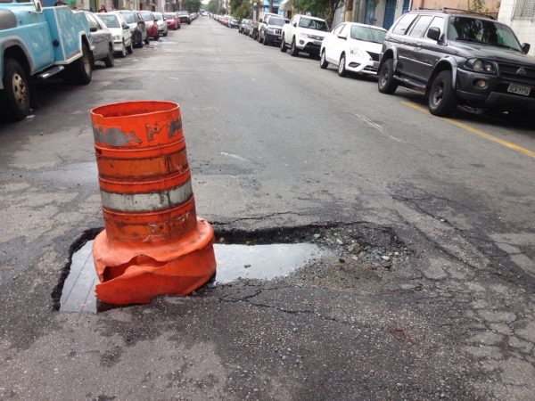 Cuidado com o buraco!