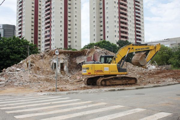 Moradores se preocupam com a segurança de terrenos