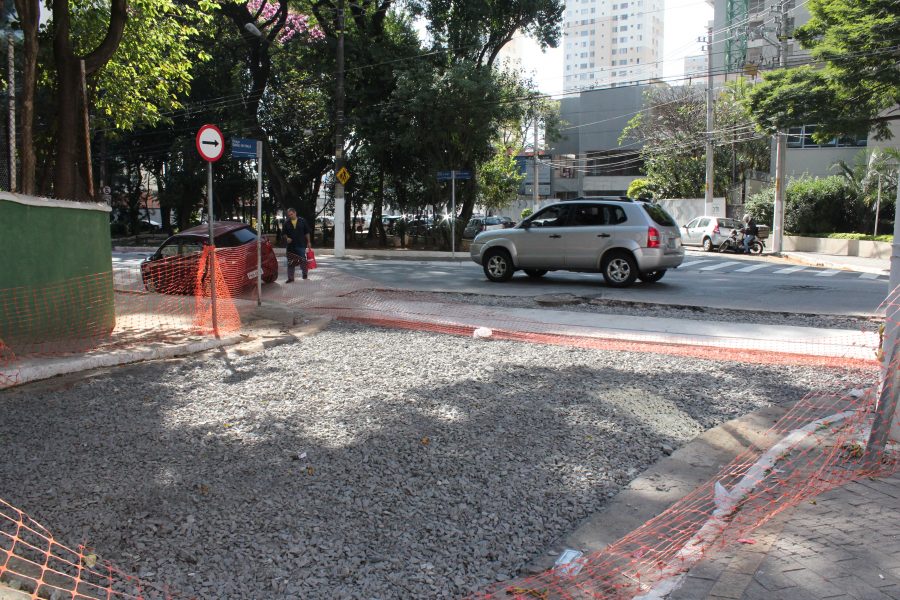 Ligação com a Rua Itapura segue bloqueada