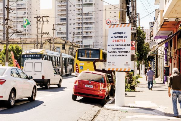 Avenida Celso Garcia – Trânsito está caótico