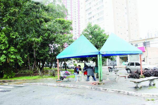 Praça General Costa Barreto tem ‘baile’ e churrasco