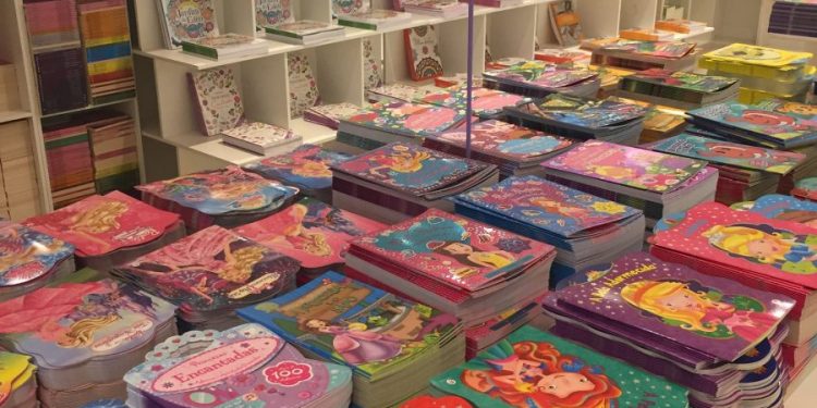 Feira de livros no Shopping Penha