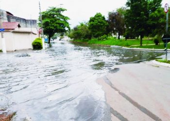 Moradores da Vila Luíza entregam reivindicações