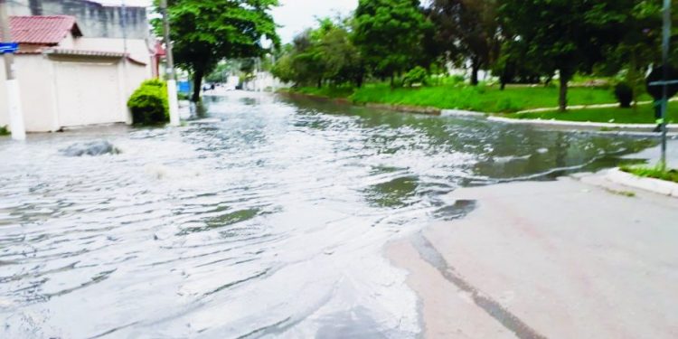 Moradores da Vila Luíza entregam reivindicações