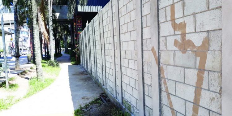 Metrô investe quase R$ 7 mi em novo muro da Linha – 3 Vermelha