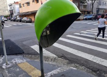 ‘Orelhões’ do Tatuapé são usados para anúncio de sexo